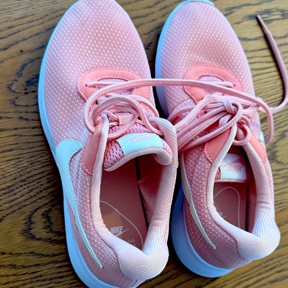 Nike Tanjun Women's Light Pink Sneakers